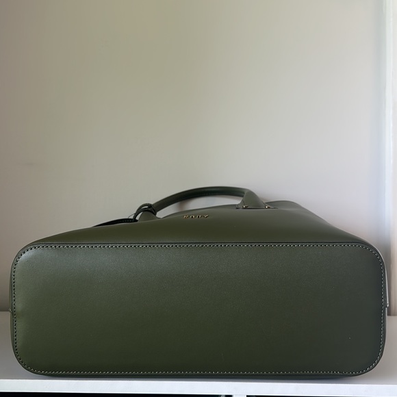 DKNY ✨ NWT Megan Leather Tote // Army Green - Picture 13 of 13